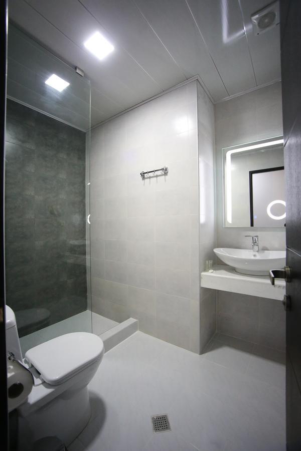 West Tower Hotel Kutaisi Exterior photo
